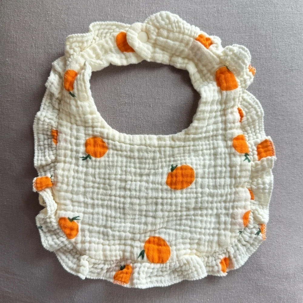 Muslin Ruffle Bib with Oranges